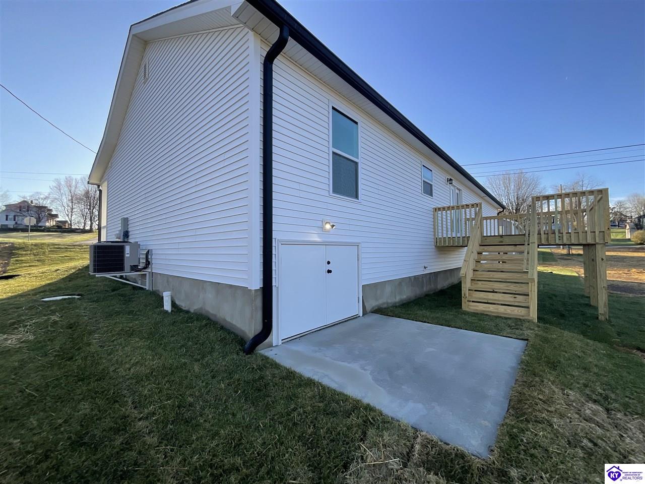 Listing Picture 205 Peck Street Vine Grove, KY 40175 MLS HK24004192