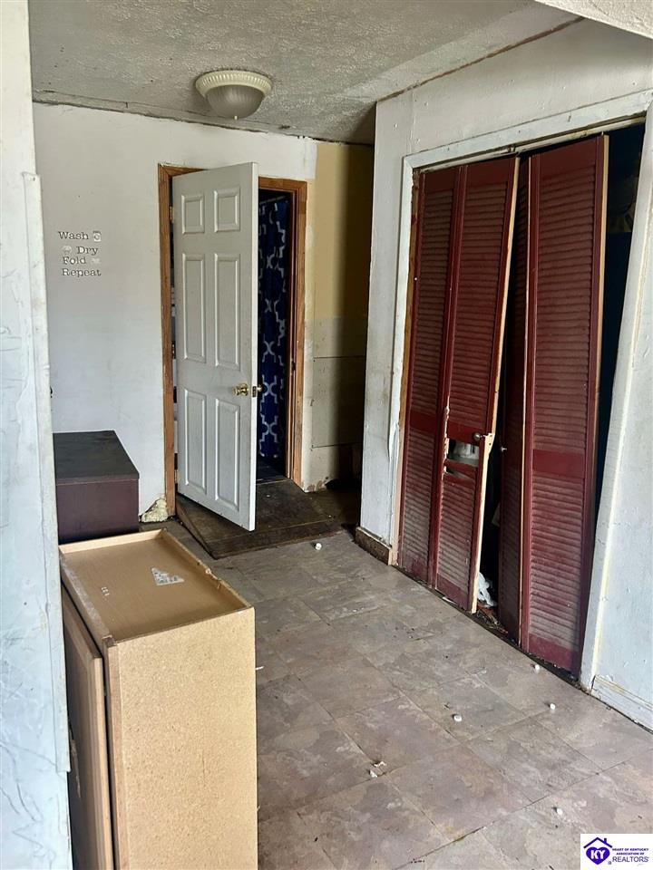 Listing Picture 9 Railroad Circle Bonnieville, KY 42713 MLS HK24004219