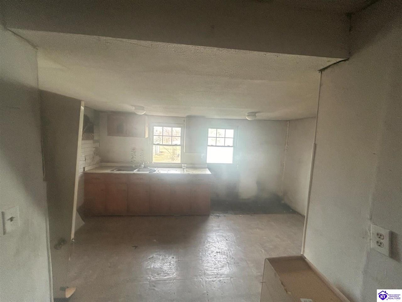 Listing Picture 9 Railroad Circle Bonnieville, KY 42713 MLS HK24004219