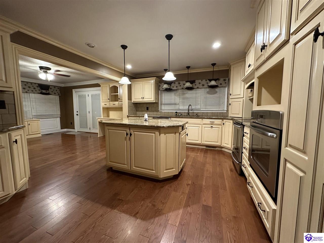 411 Lakeview Drive Campbellsville, KY 42718 #2