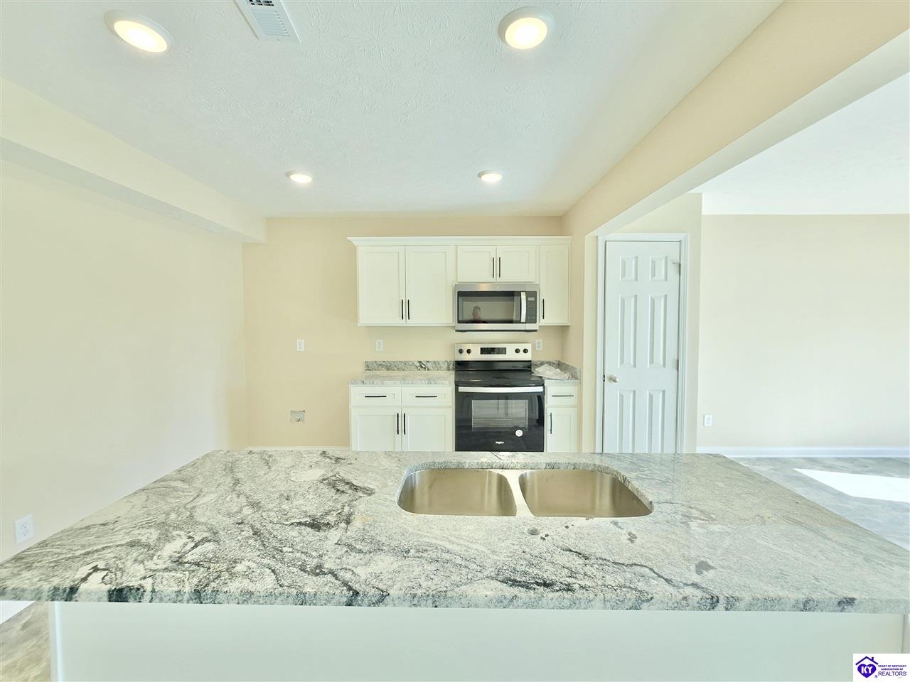 214 Dixon Circle Vine Grove, KY 40175 #1