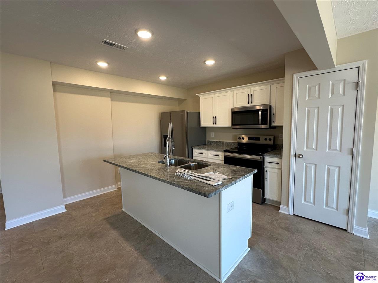 214 Dixon Circle Vine Grove, KY 40175 #2