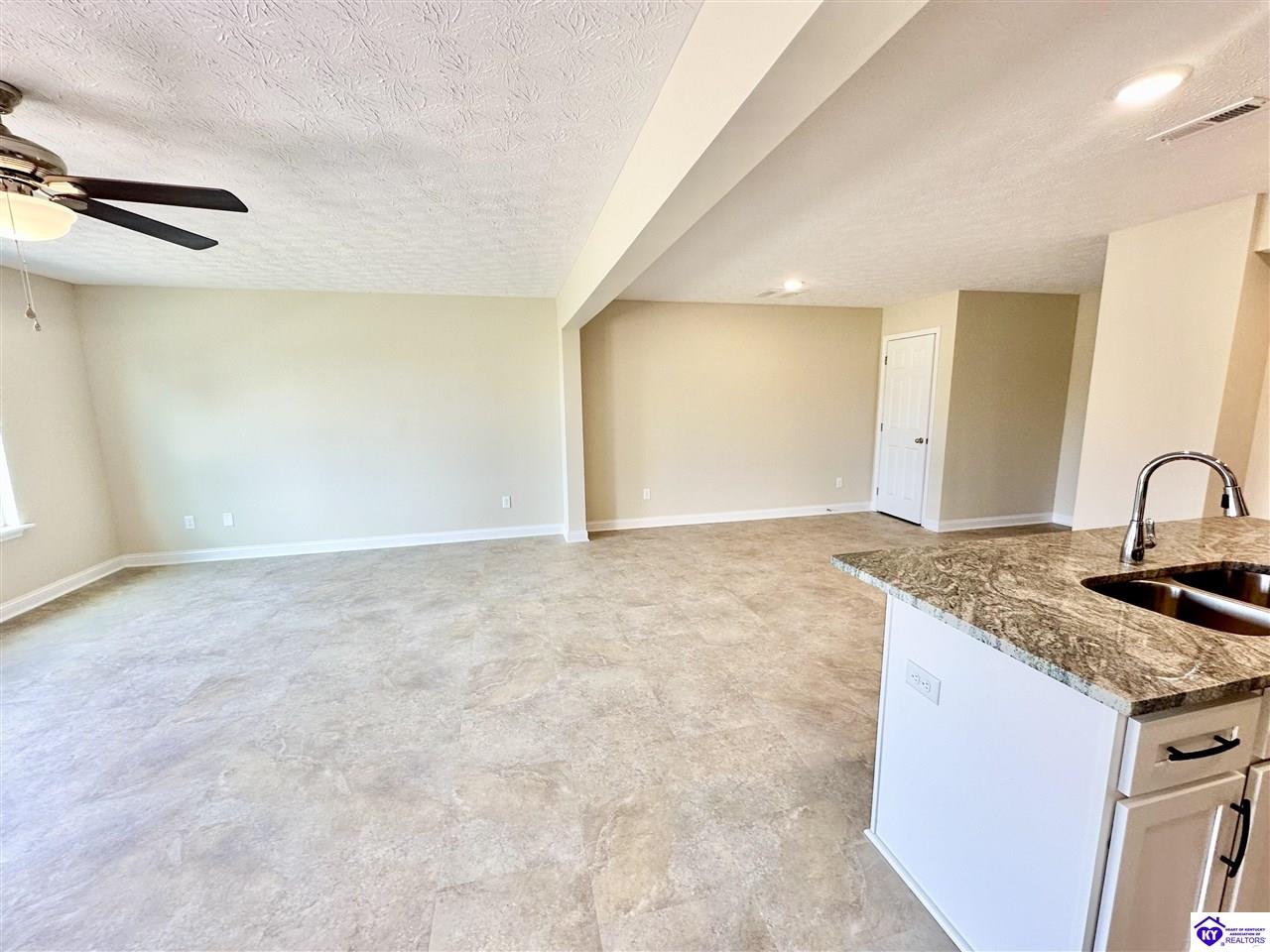 214 Dixon Circle Vine Grove, KY 40175 #3