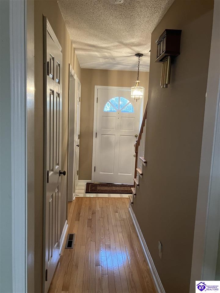 Listing Picture 902 Tyler Circle Elizabethtown, KY 42701 MLS HK24004242