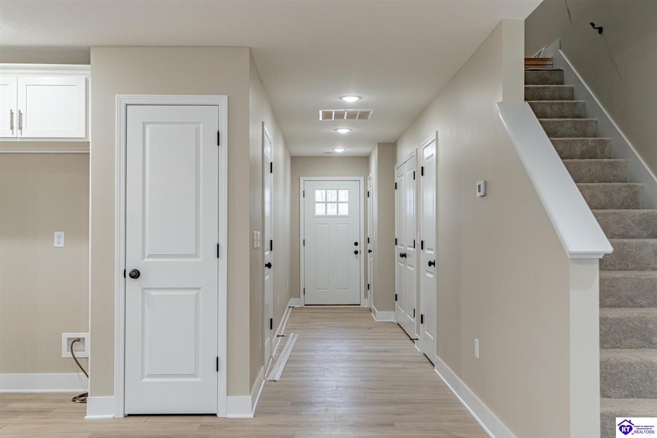 Listing Picture 206 A Hunter Lane Elizabethtown, KY 42701 MLS HK24004251