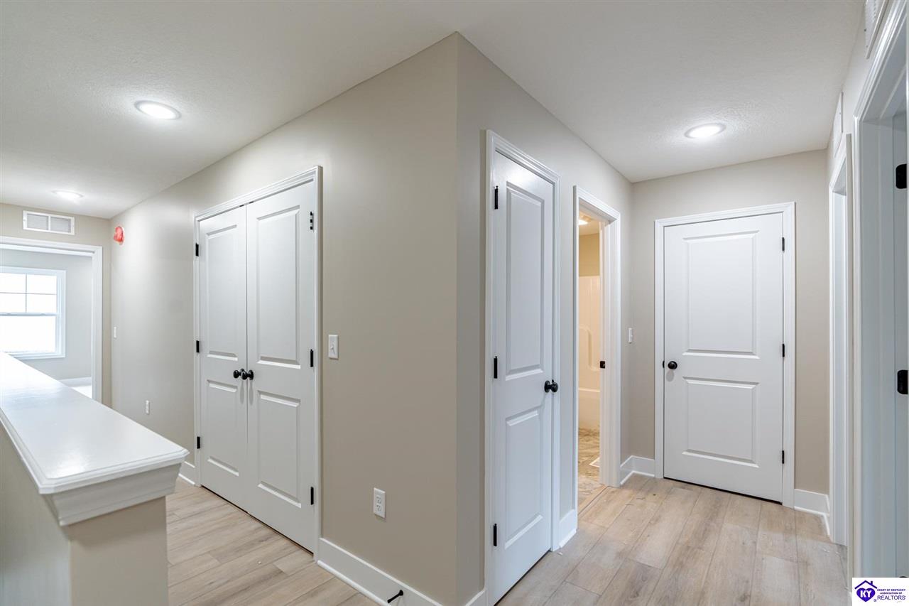 Listing Picture 206 A Hunter Lane Elizabethtown, KY 42701 MLS HK24004251