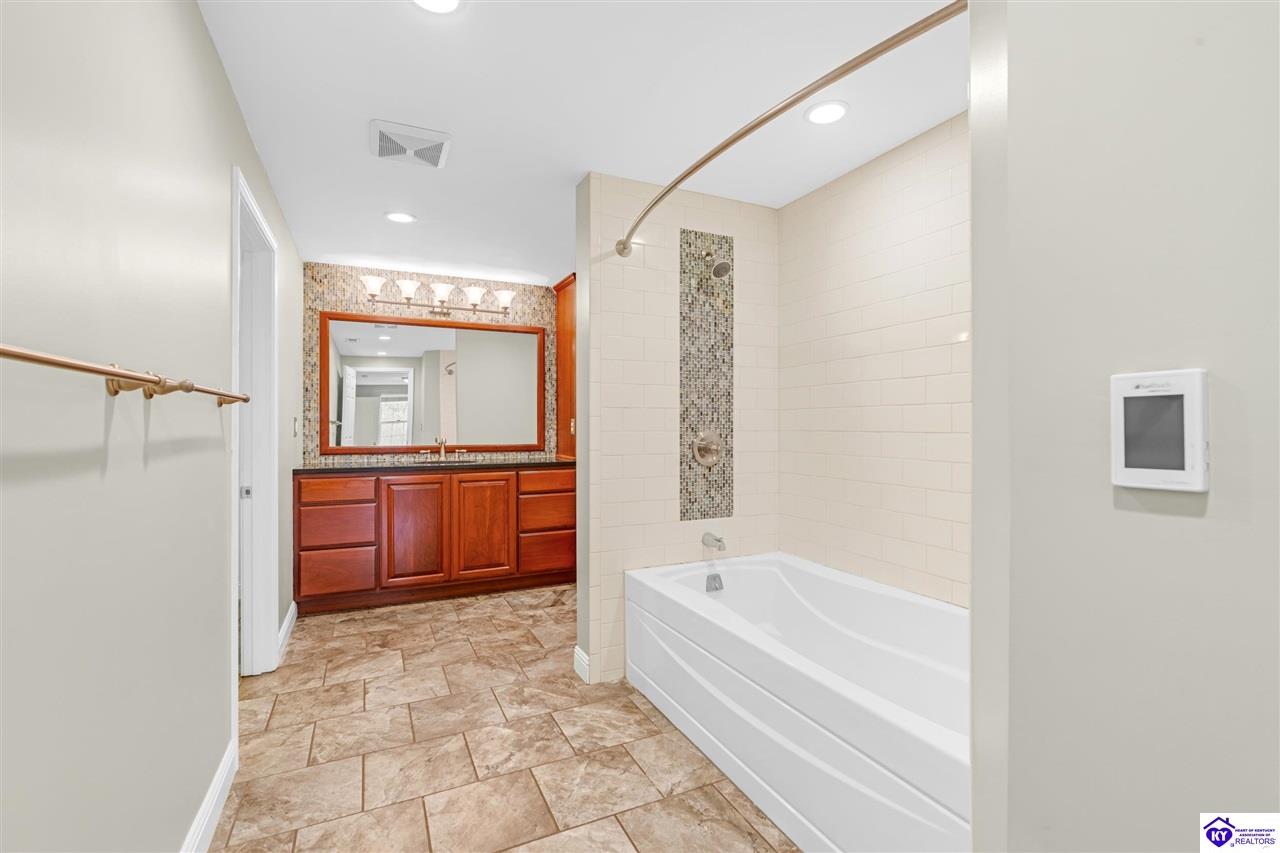 Listing Picture 25 Cavalry Drive Vine Grove, KY 40175 MLS HK24004282