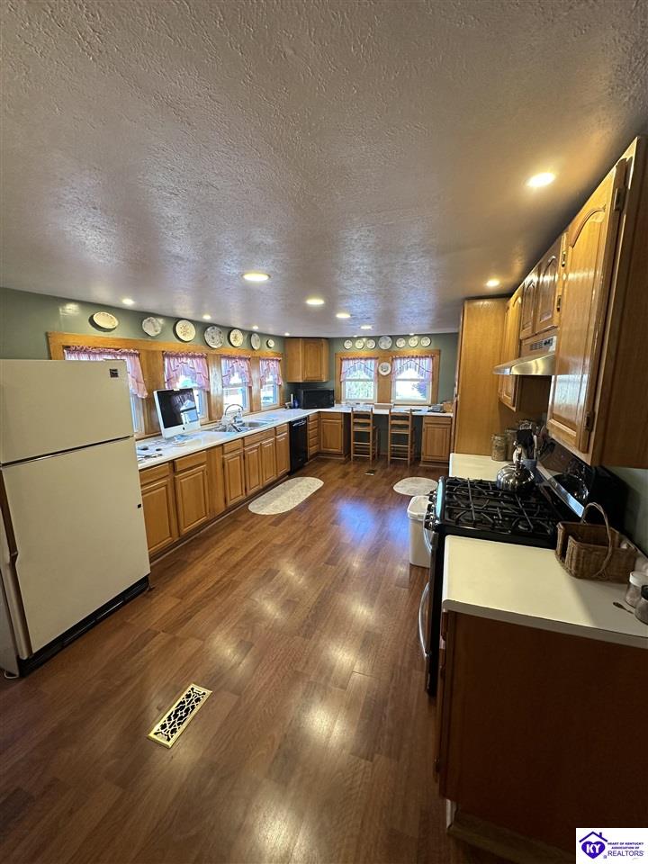 Listing Picture 208 High Street Hodgenville, KY 42748 MLS HK24004346