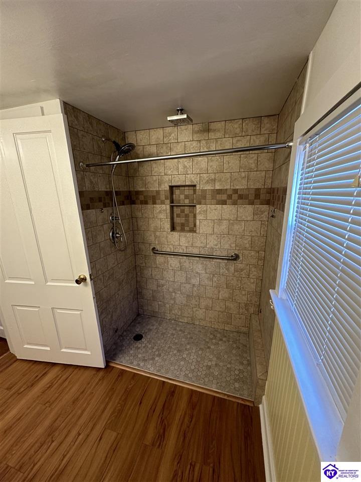 Listing Picture 208 High Street Hodgenville, KY 42748 MLS HK24004346