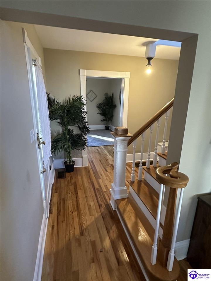 Listing Picture 208 High Street Hodgenville, KY 42748 MLS HK24004346