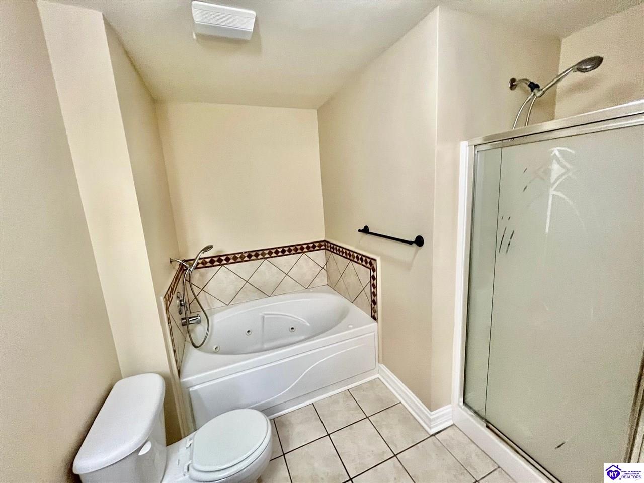 Listing Picture 132 Tuscany Lane Vine Grove, KY 40175 MLS HK24004431