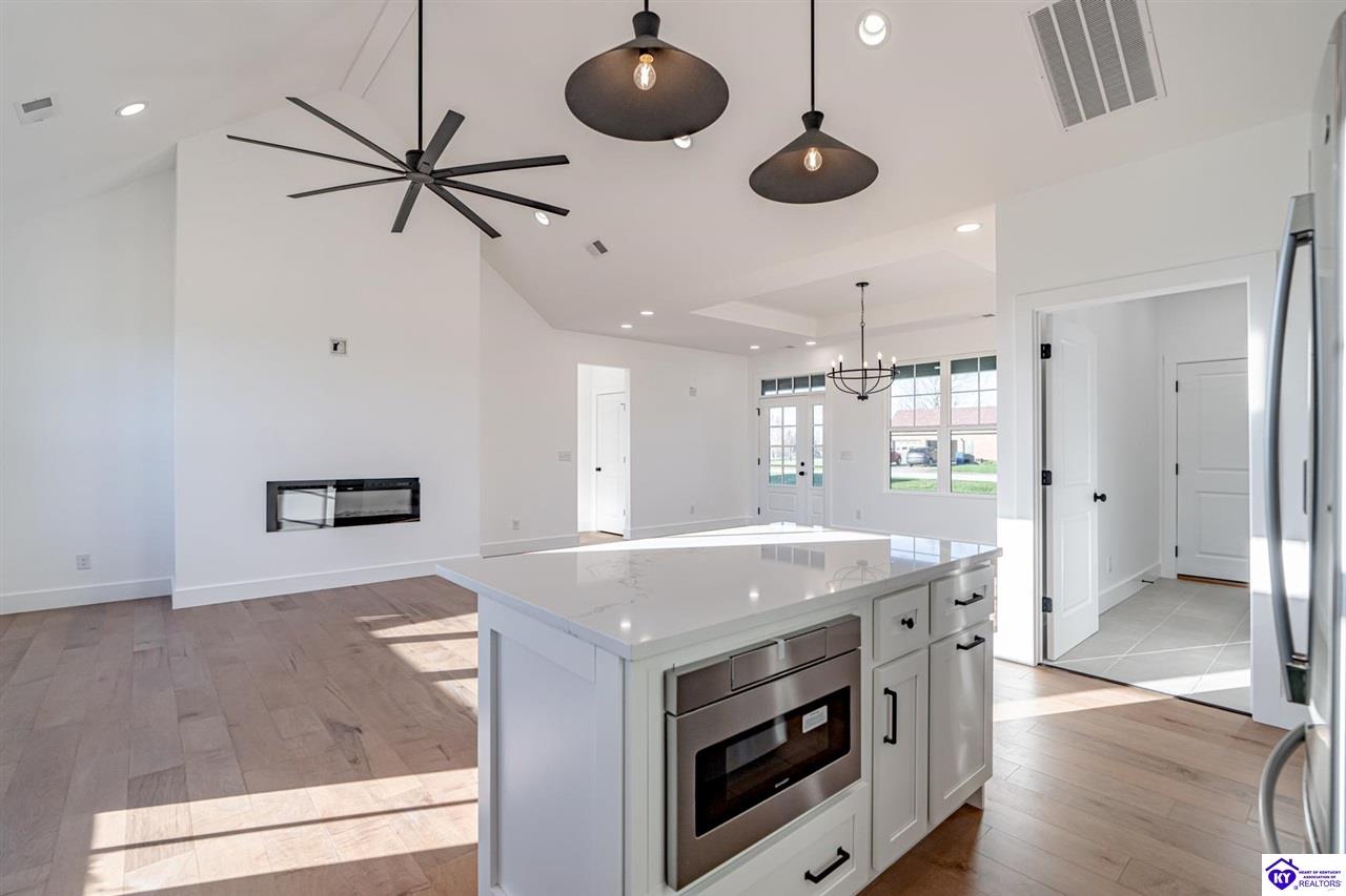 Listing Picture 105 Boundary Oak Dr Hodgenville, KY 42748 MLS HK24004490