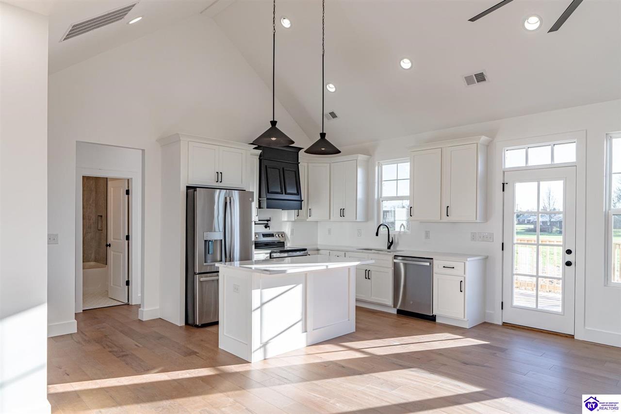 Listing Picture 105 Boundary Oak Dr Hodgenville, KY 42748 MLS HK24004490