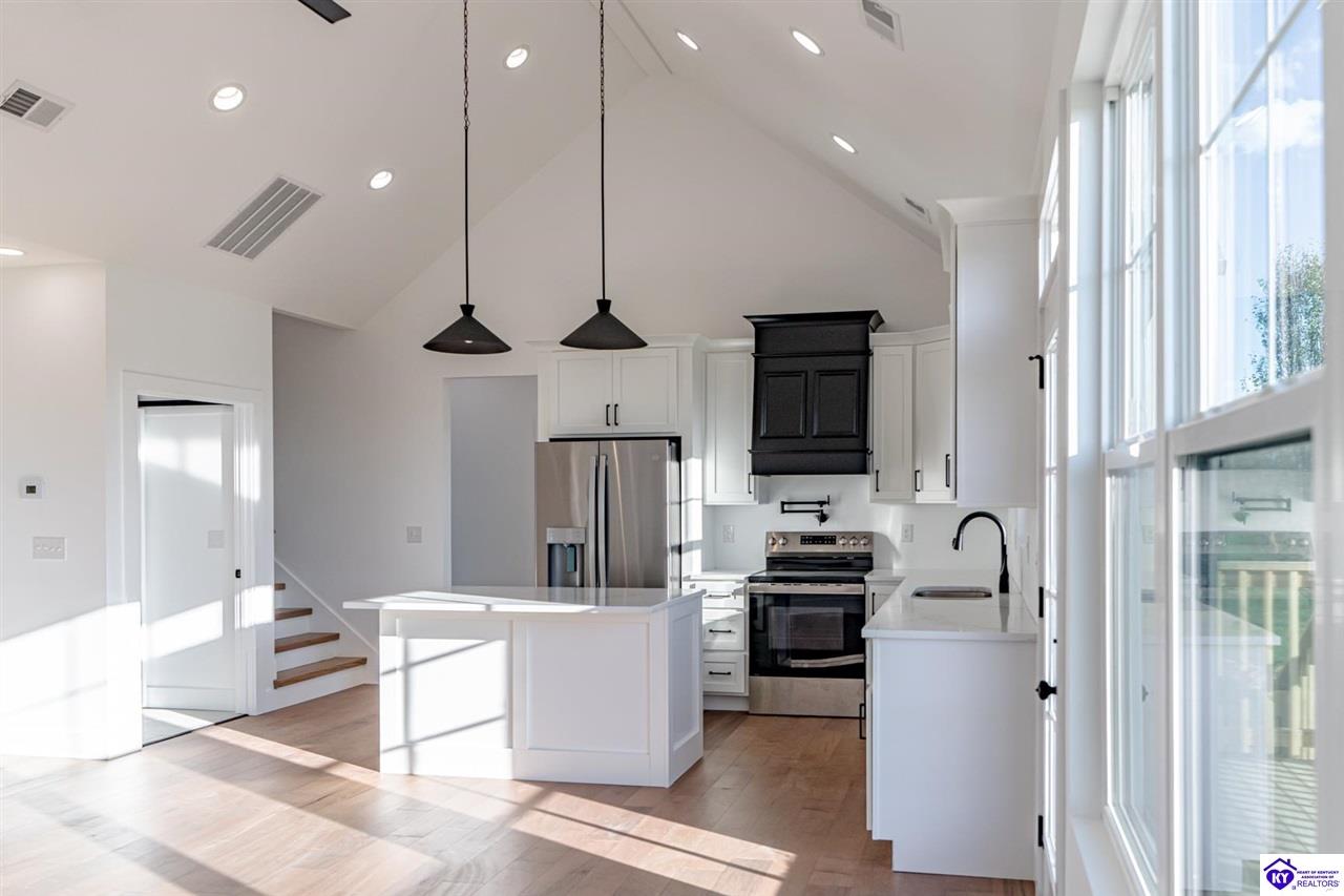 Listing Picture 105 Boundary Oak Dr Hodgenville, KY 42748 MLS HK24004490