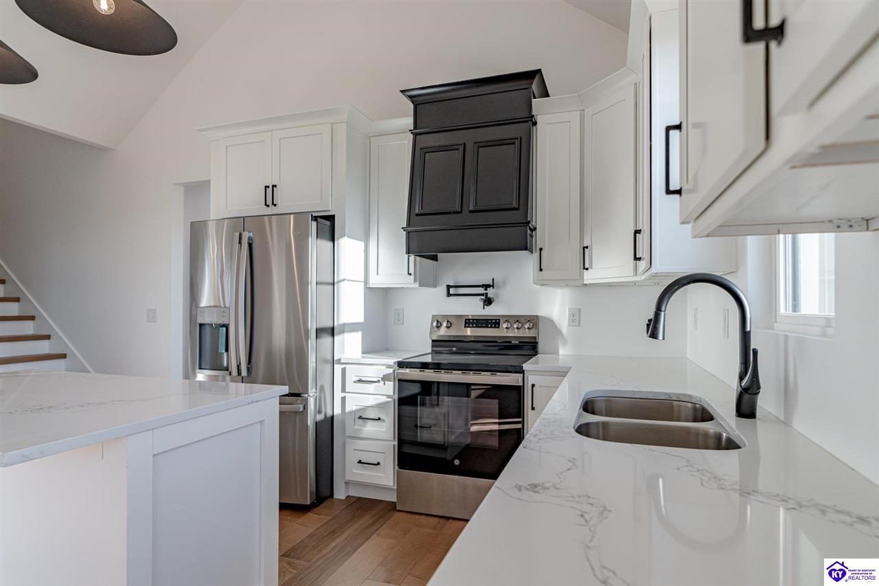 Listing Picture 105 Boundary Oak Dr Hodgenville, KY 42748 MLS HK24004490