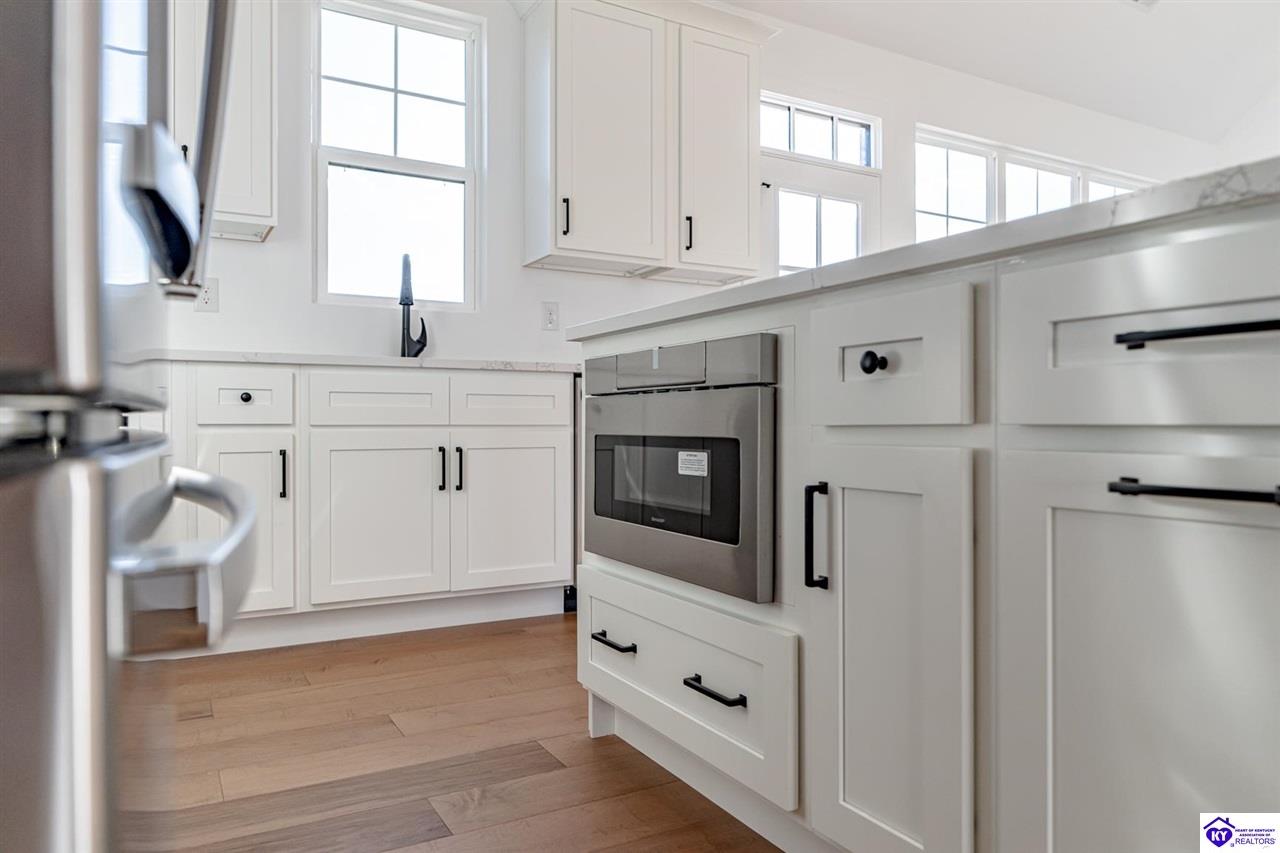 Listing Picture 105 Boundary Oak Dr Hodgenville, KY 42748 MLS HK24004490