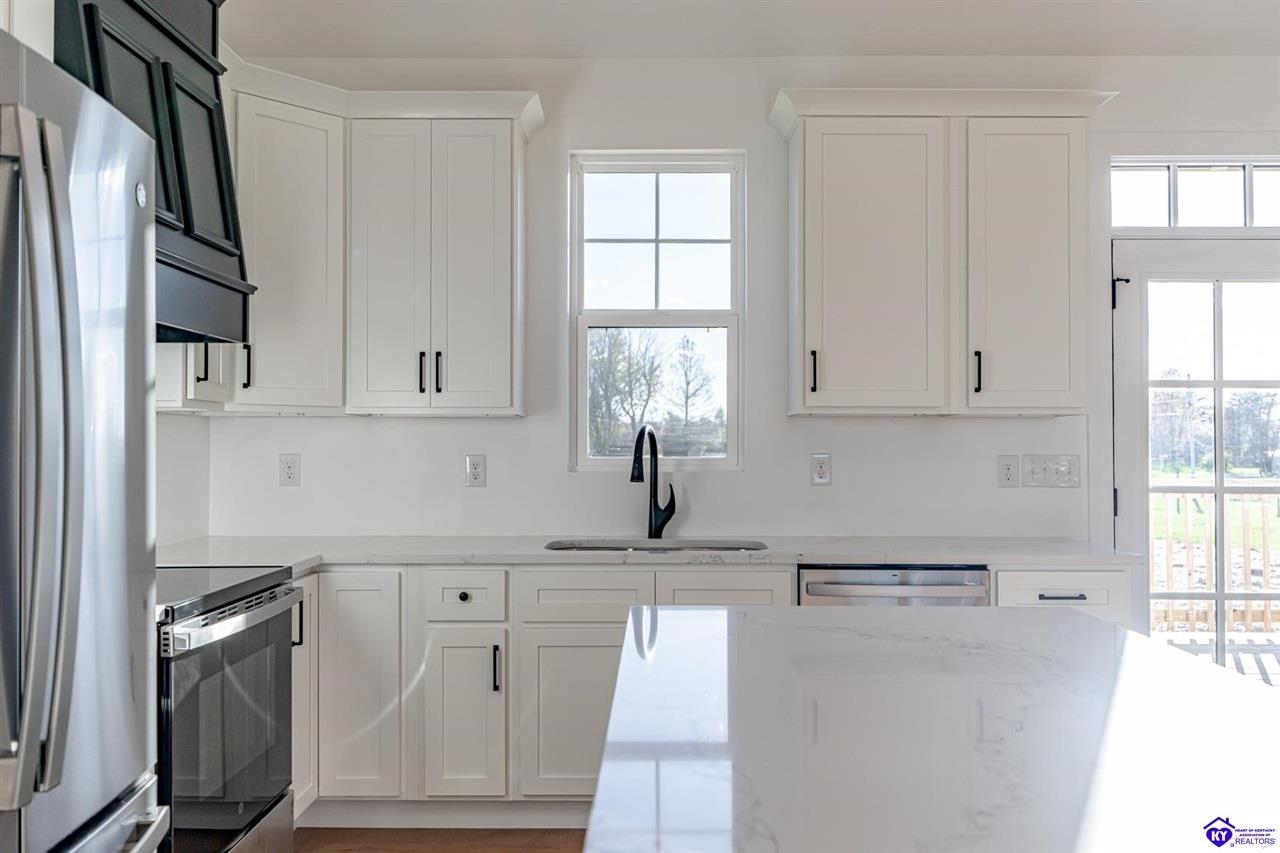 Listing Picture 105 Boundary Oak Dr Hodgenville, KY 42748 MLS HK24004490