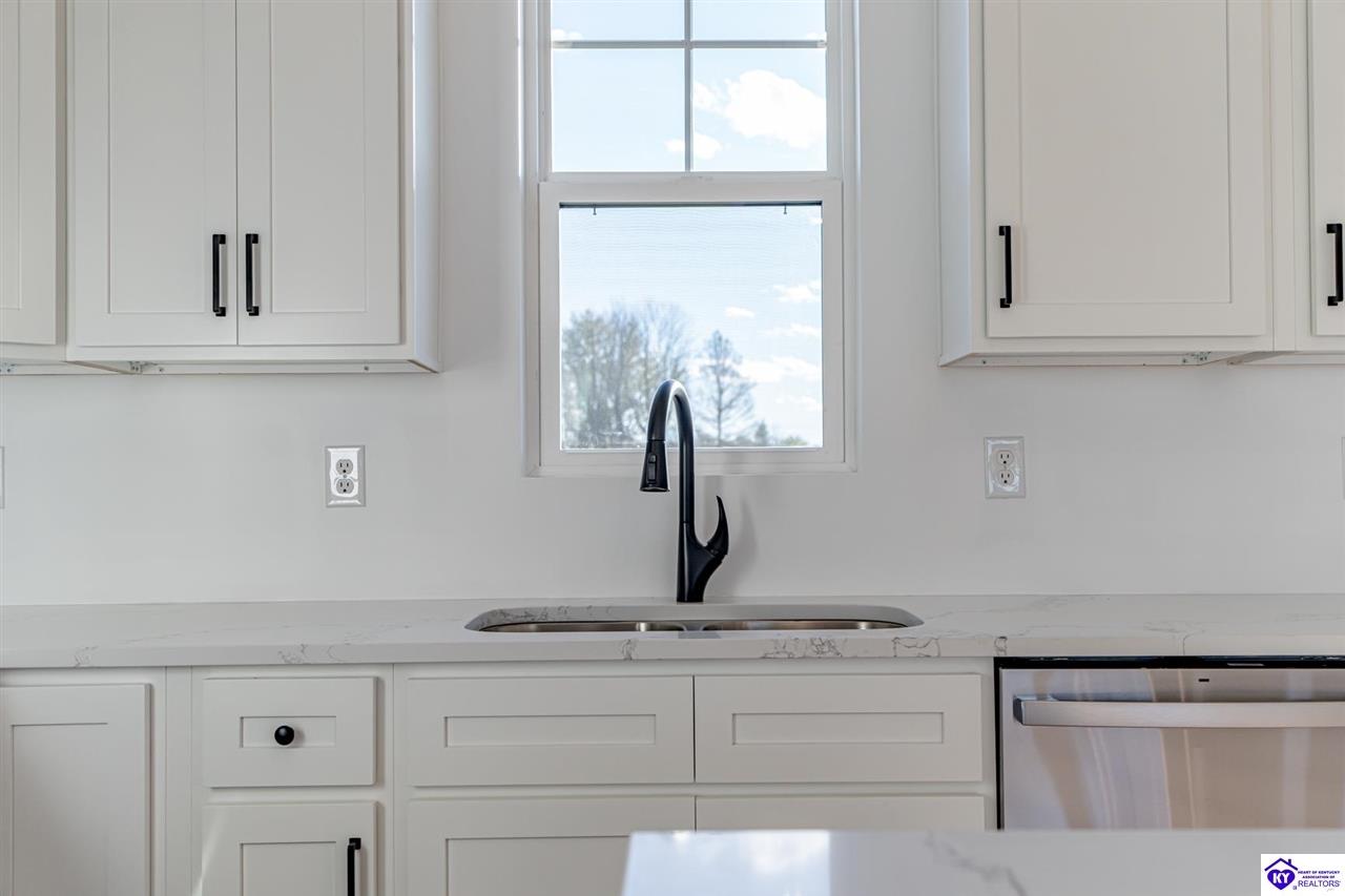 Listing Picture 105 Boundary Oak Dr Hodgenville, KY 42748 MLS HK24004490