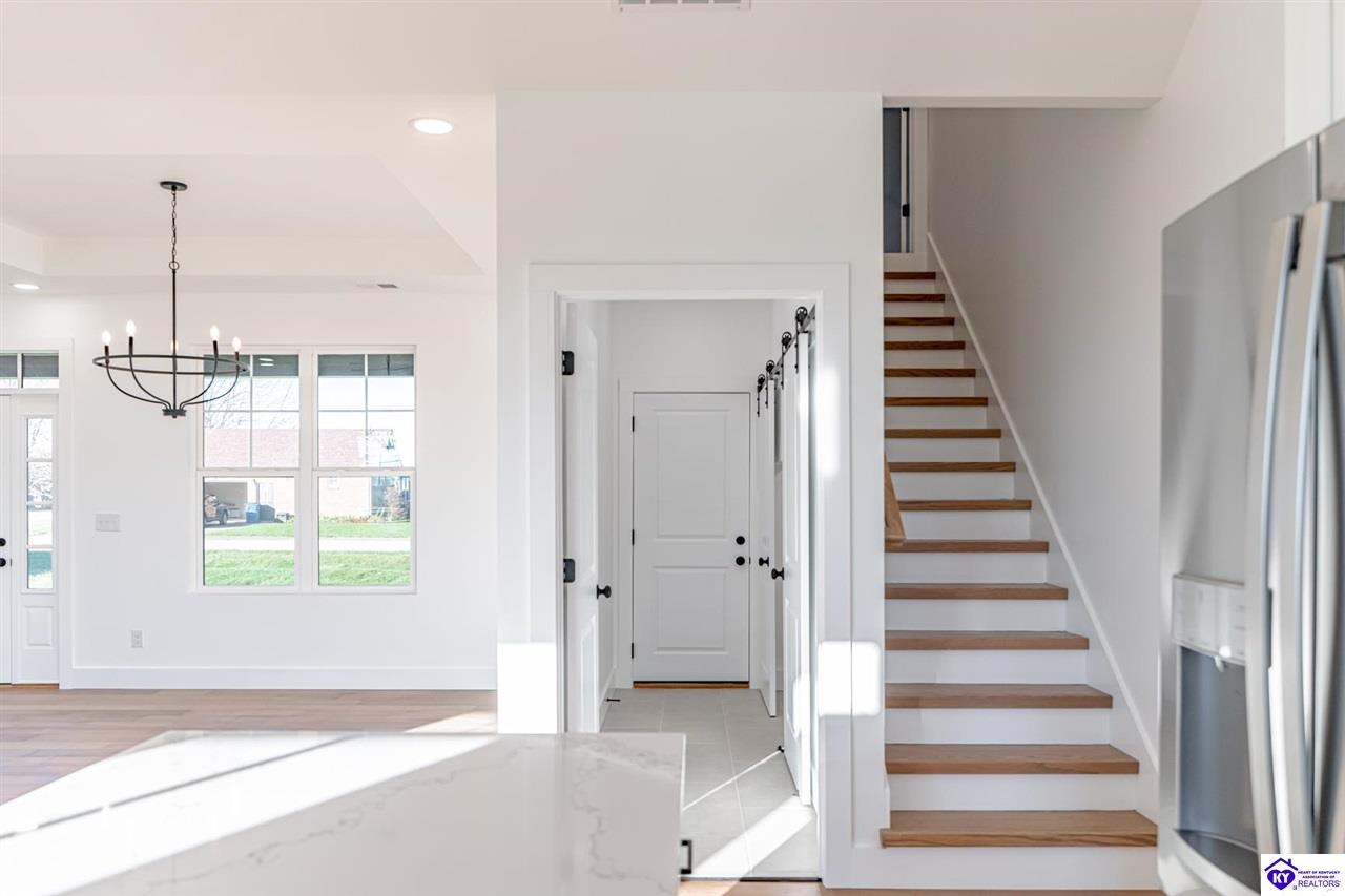 Listing Picture 105 Boundary Oak Dr Hodgenville, KY 42748 MLS HK24004490