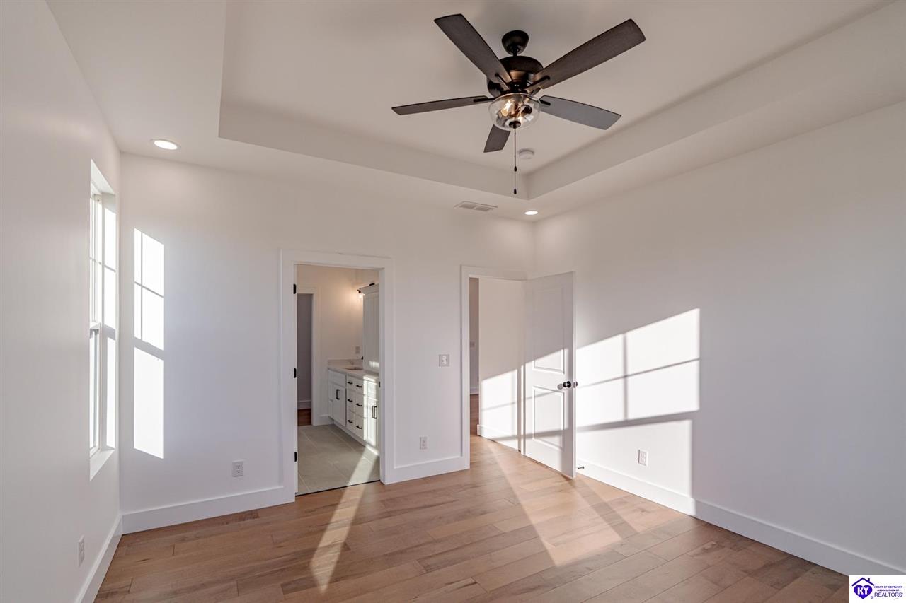 Listing Picture 105 Boundary Oak Dr Hodgenville, KY 42748 MLS HK24004490