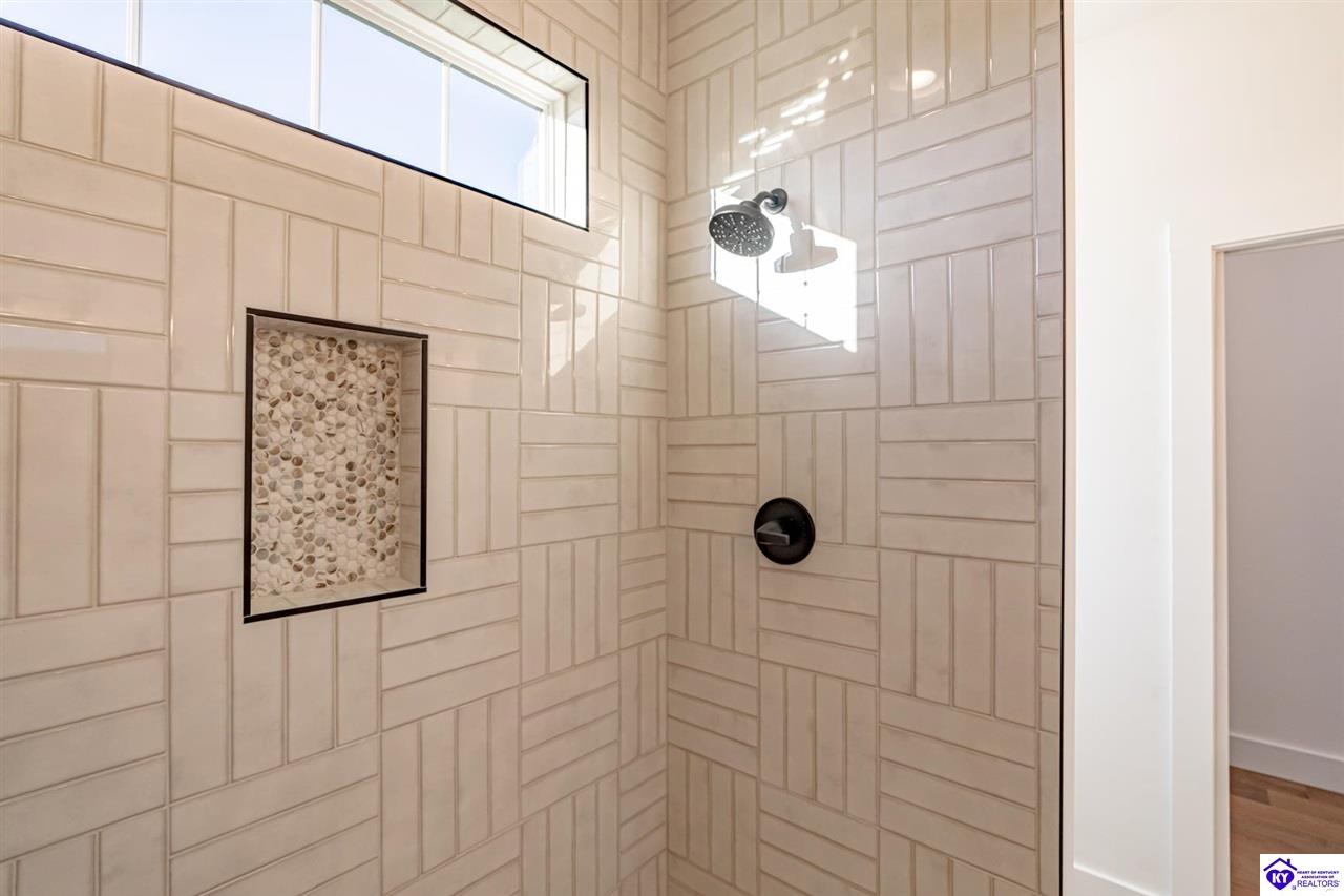 Listing Picture 105 Boundary Oak Dr Hodgenville, KY 42748 MLS HK24004490