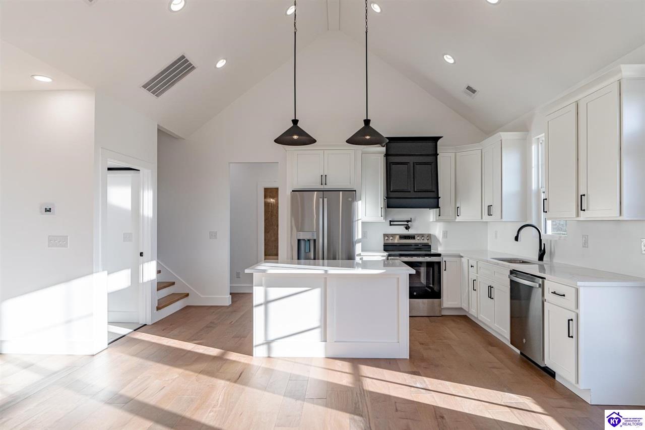 Listing Picture 105 Boundary Oak Dr Hodgenville, KY 42748 MLS HK24004490