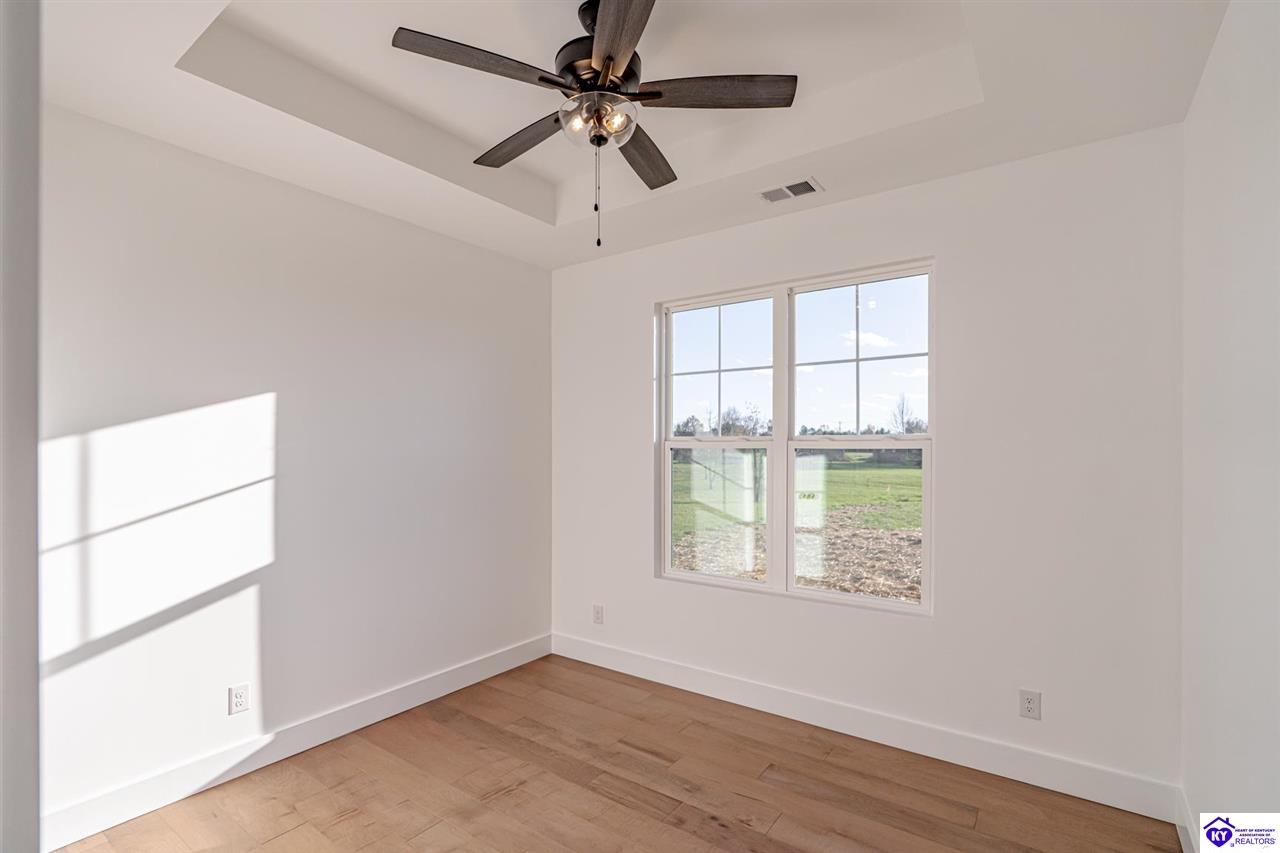 Listing Picture 105 Boundary Oak Dr Hodgenville, KY 42748 MLS HK24004490