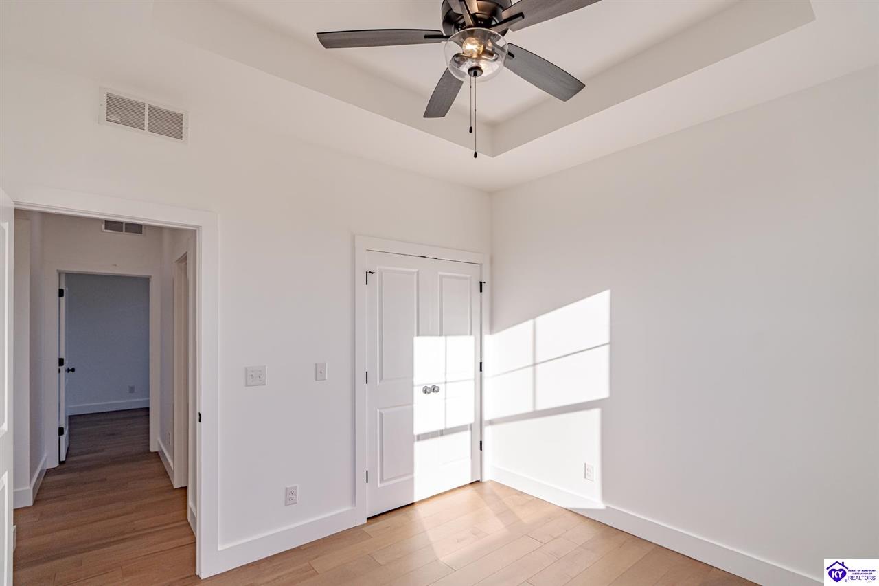 Listing Picture 105 Boundary Oak Dr Hodgenville, KY 42748 MLS HK24004490