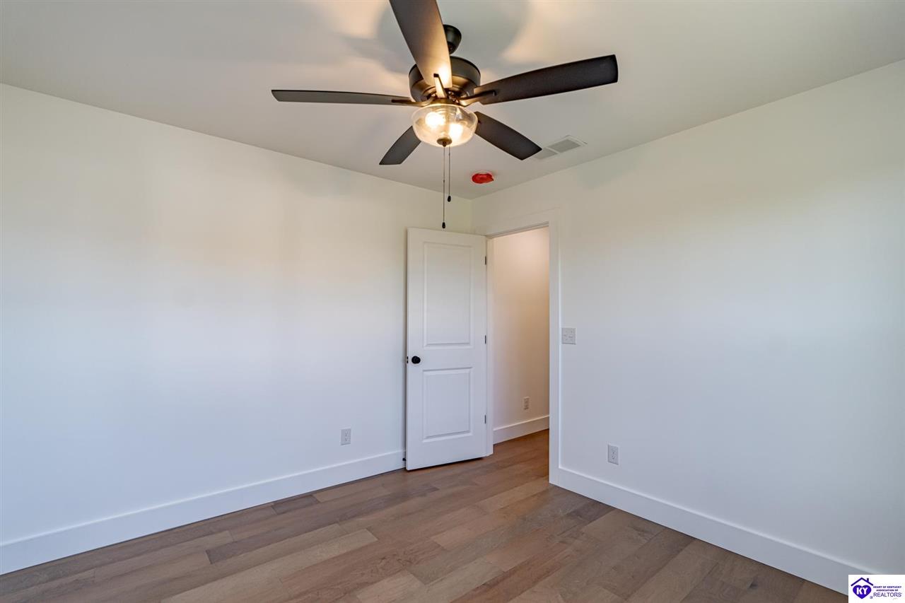 Listing Picture 105 Boundary Oak Dr Hodgenville, KY 42748 MLS HK24004490