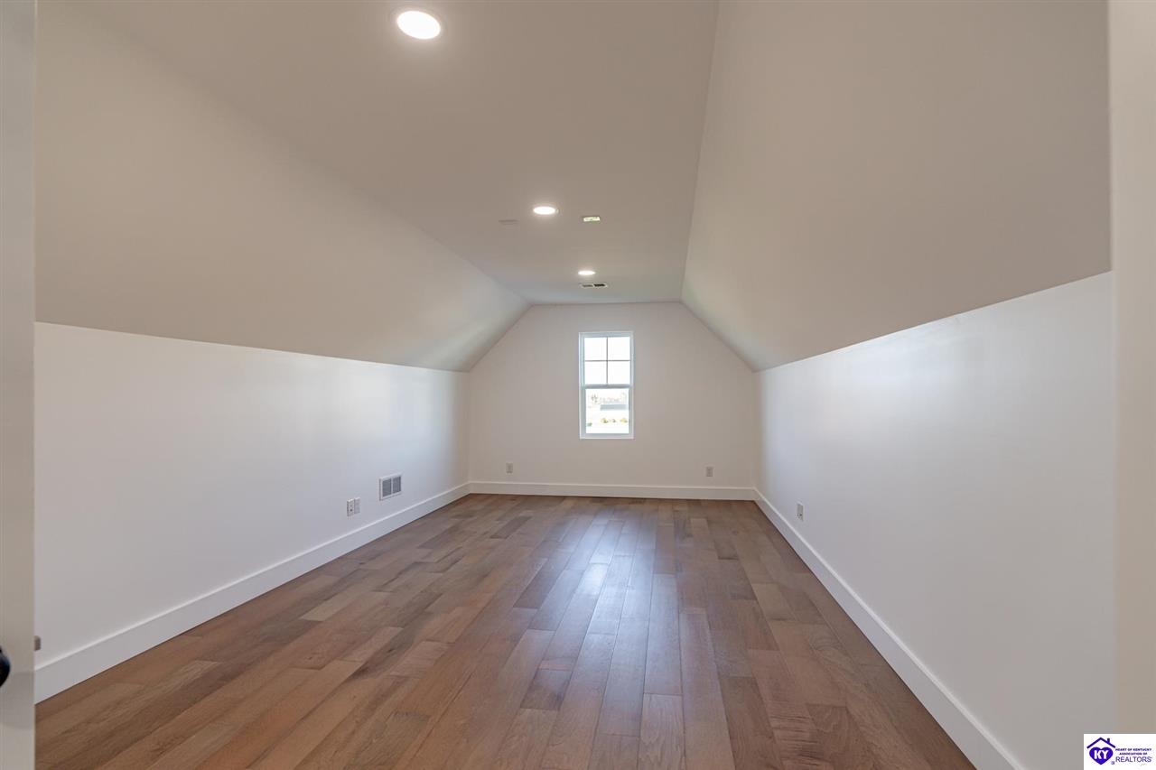 Listing Picture 105 Boundary Oak Dr Hodgenville, KY 42748 MLS HK24004490