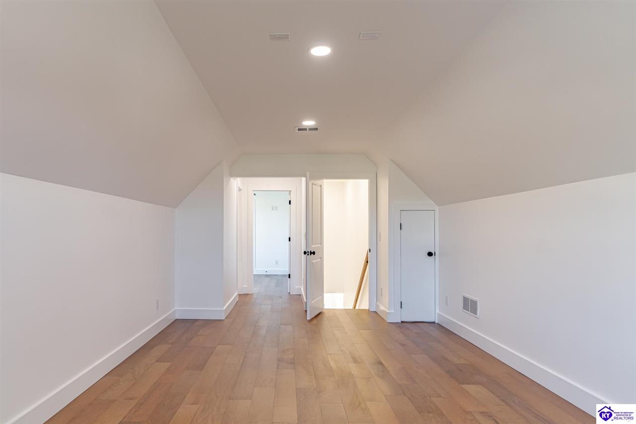 Listing Picture 105 Boundary Oak Dr Hodgenville, KY 42748 MLS HK24004490