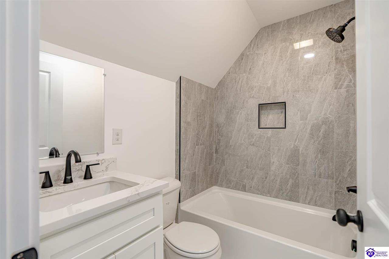 Listing Picture 105 Boundary Oak Dr Hodgenville, KY 42748 MLS HK24004490