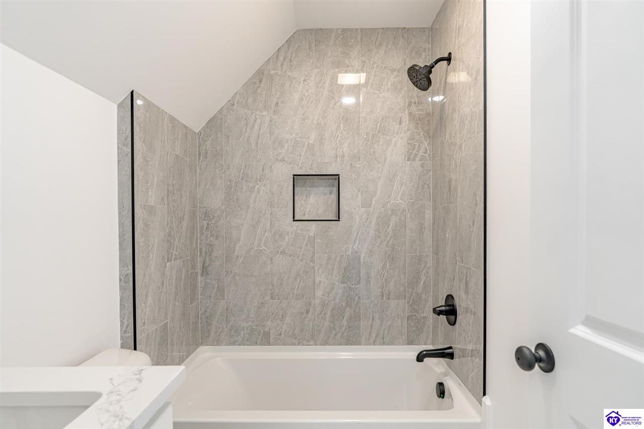 Listing Picture 105 Boundary Oak Dr Hodgenville, KY 42748 MLS HK24004490