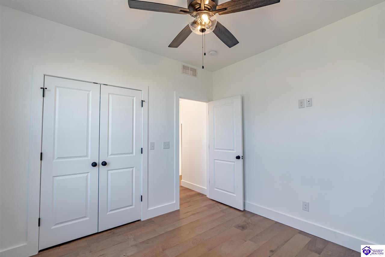 Listing Picture 105 Boundary Oak Dr Hodgenville, KY 42748 MLS HK24004490