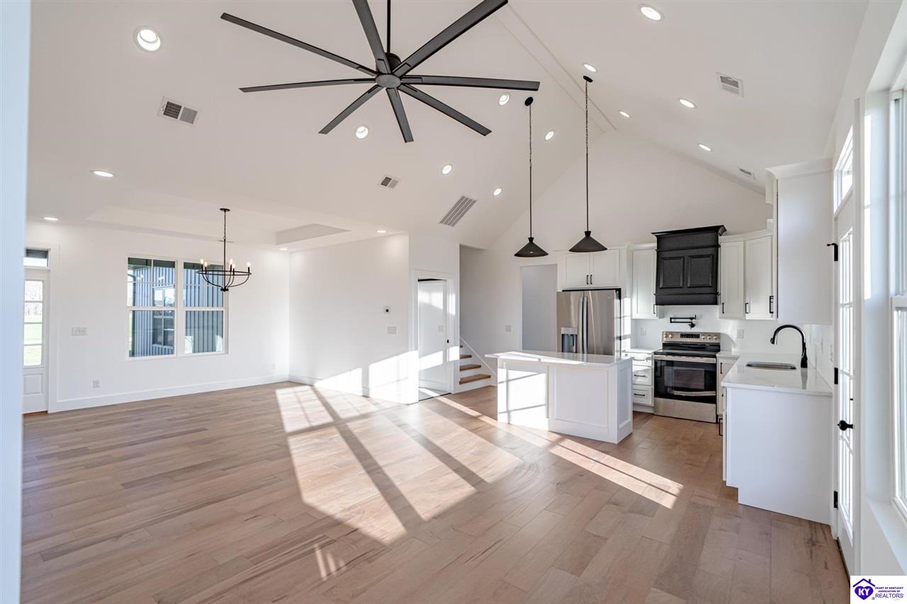 Listing Picture 105 Boundary Oak Dr Hodgenville, KY 42748 MLS HK24004490