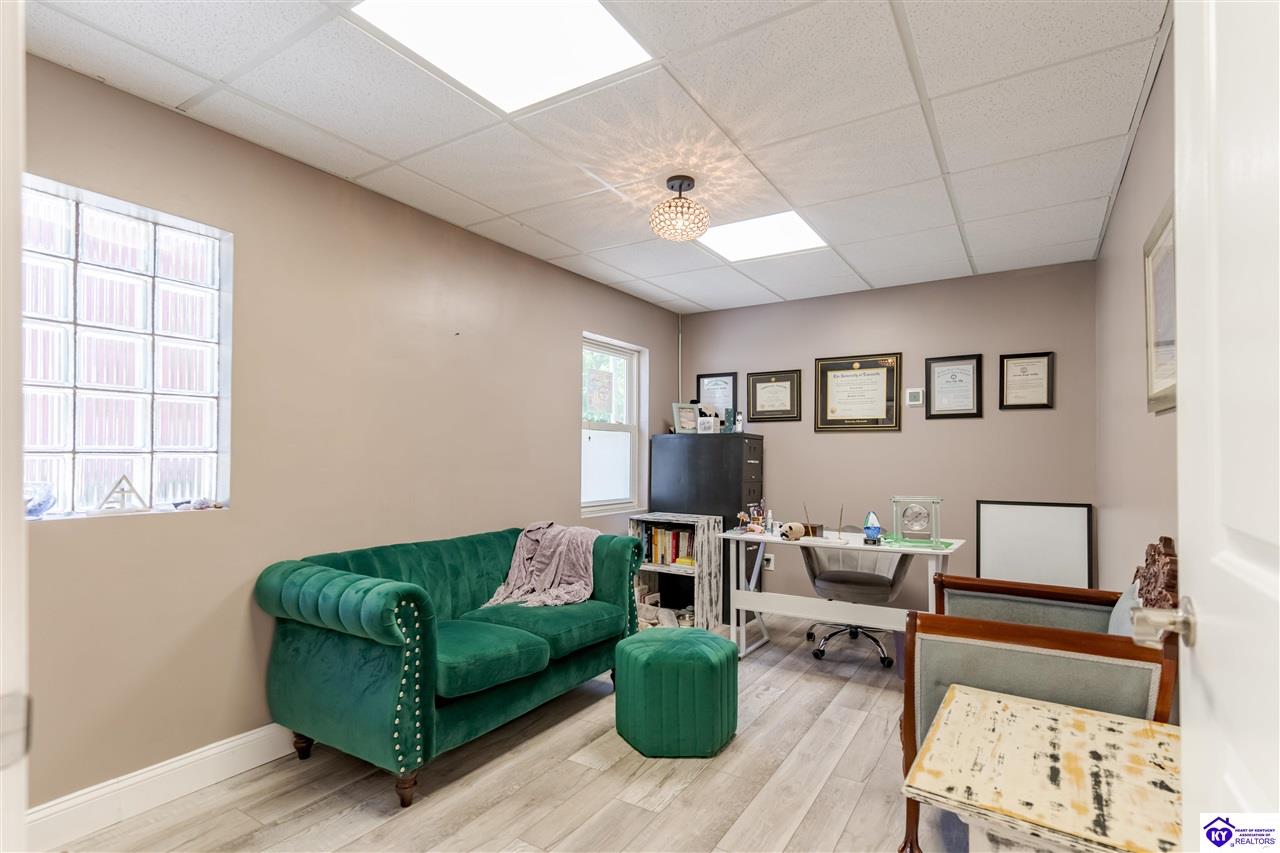 Listing Picture 123 W Water Street Hodgenville, KY 42748 MLS HK24004501