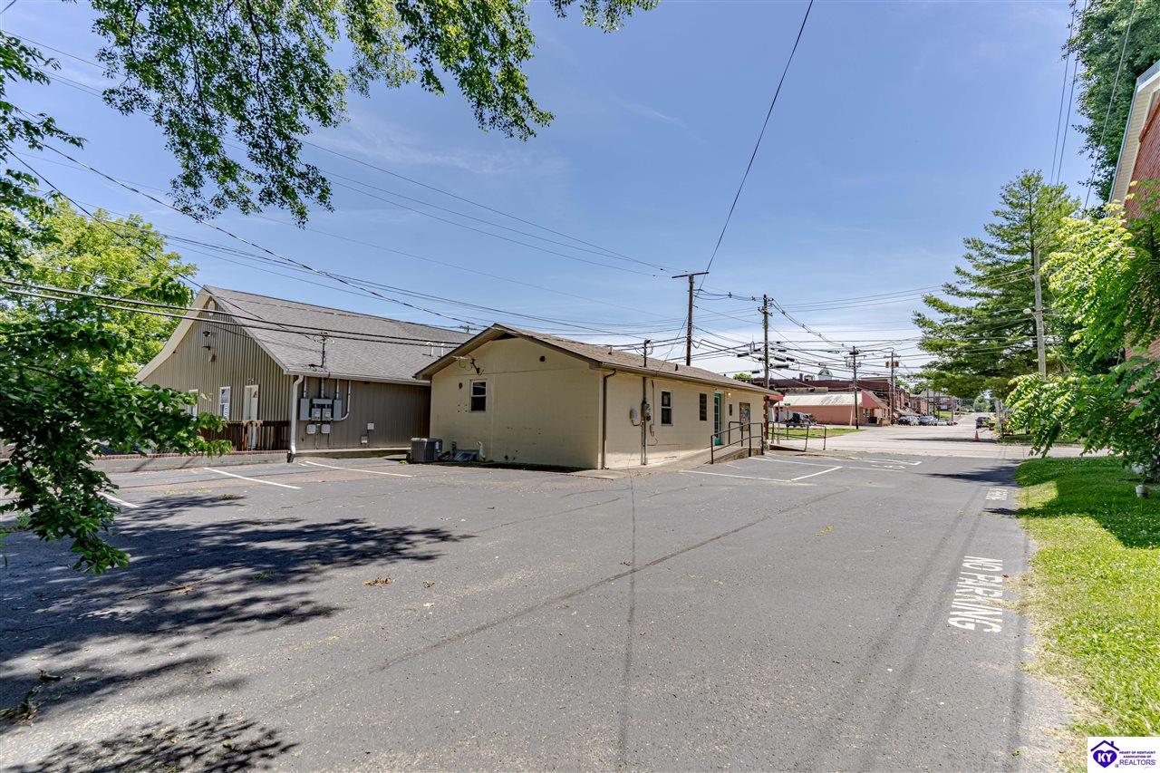 Listing Picture 123 W Water Street Hodgenville, KY 42748 MLS HK24004501