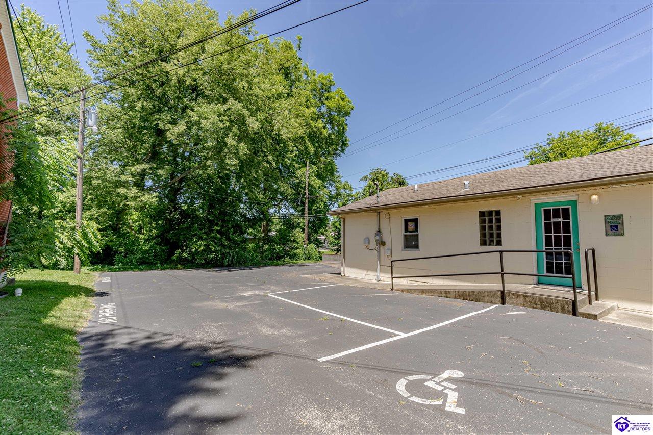 Listing Picture 123 W Water Street Hodgenville, KY 42748 MLS HK24004501