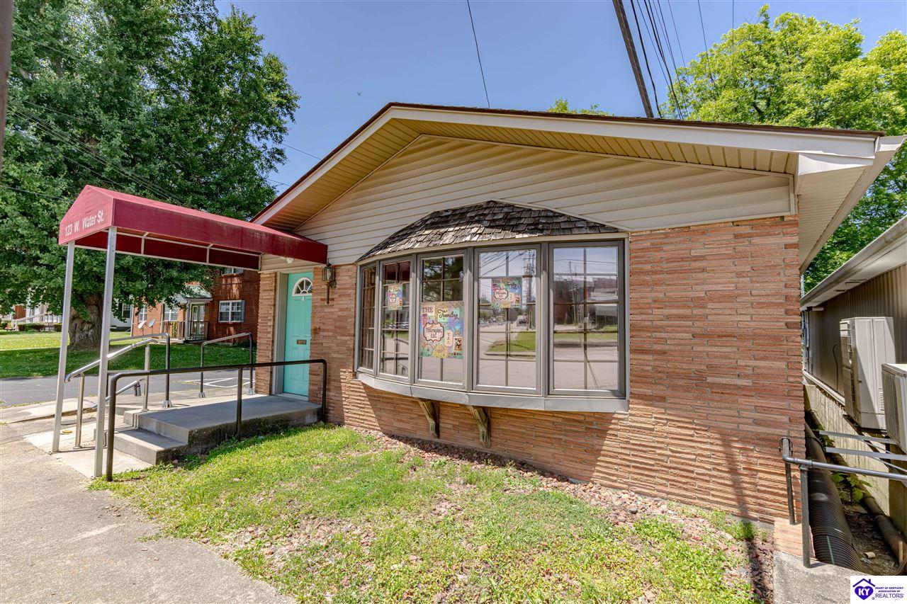 Listing Picture 123 W Water Street Hodgenville, KY 42748 MLS HK24004501