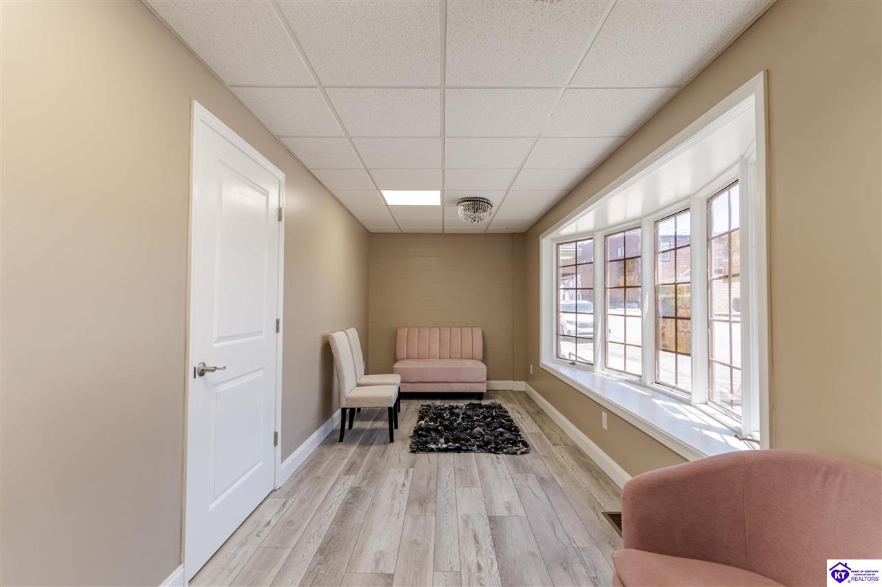 Listing Picture 123 W Water Street Hodgenville, KY 42748 MLS HK24004501