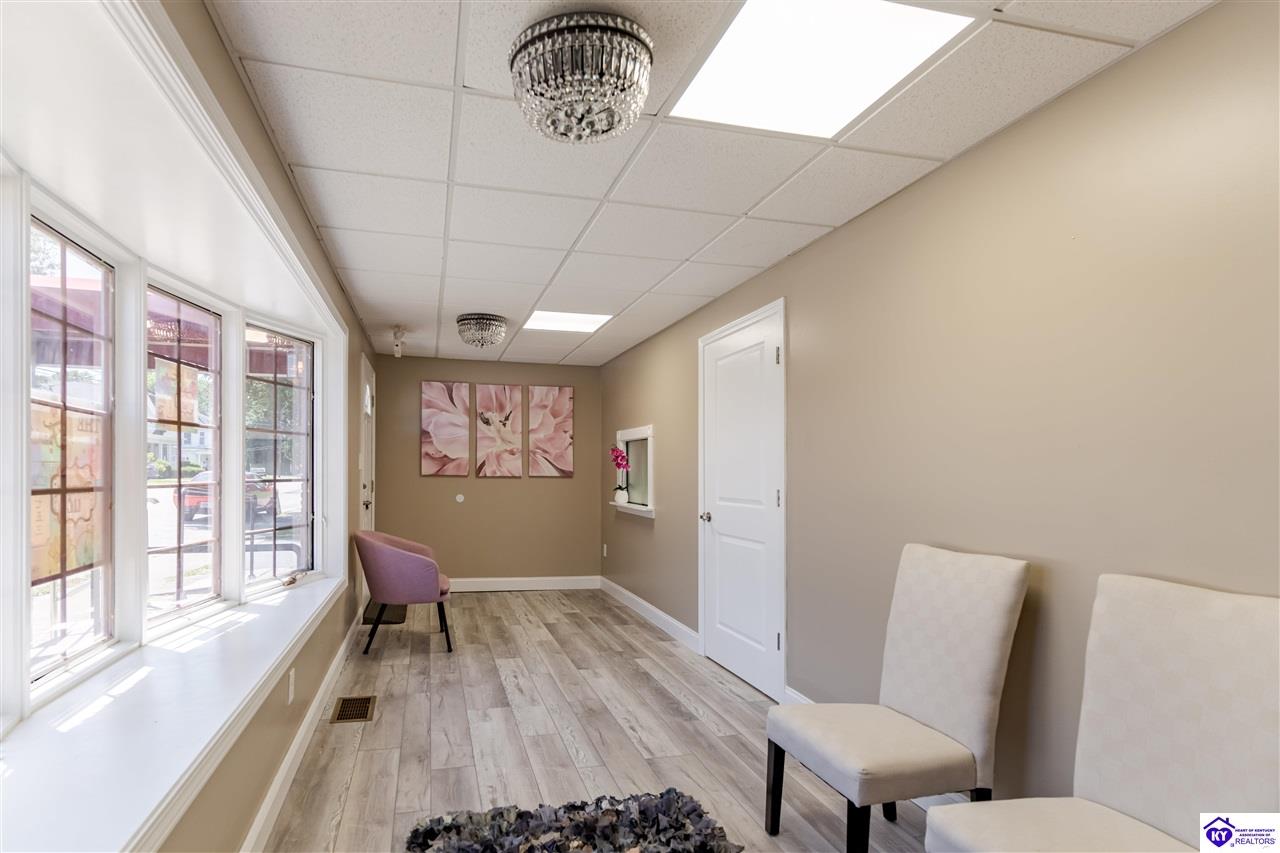 Listing Picture 123 W Water Street Hodgenville, KY 42748 MLS HK24004501