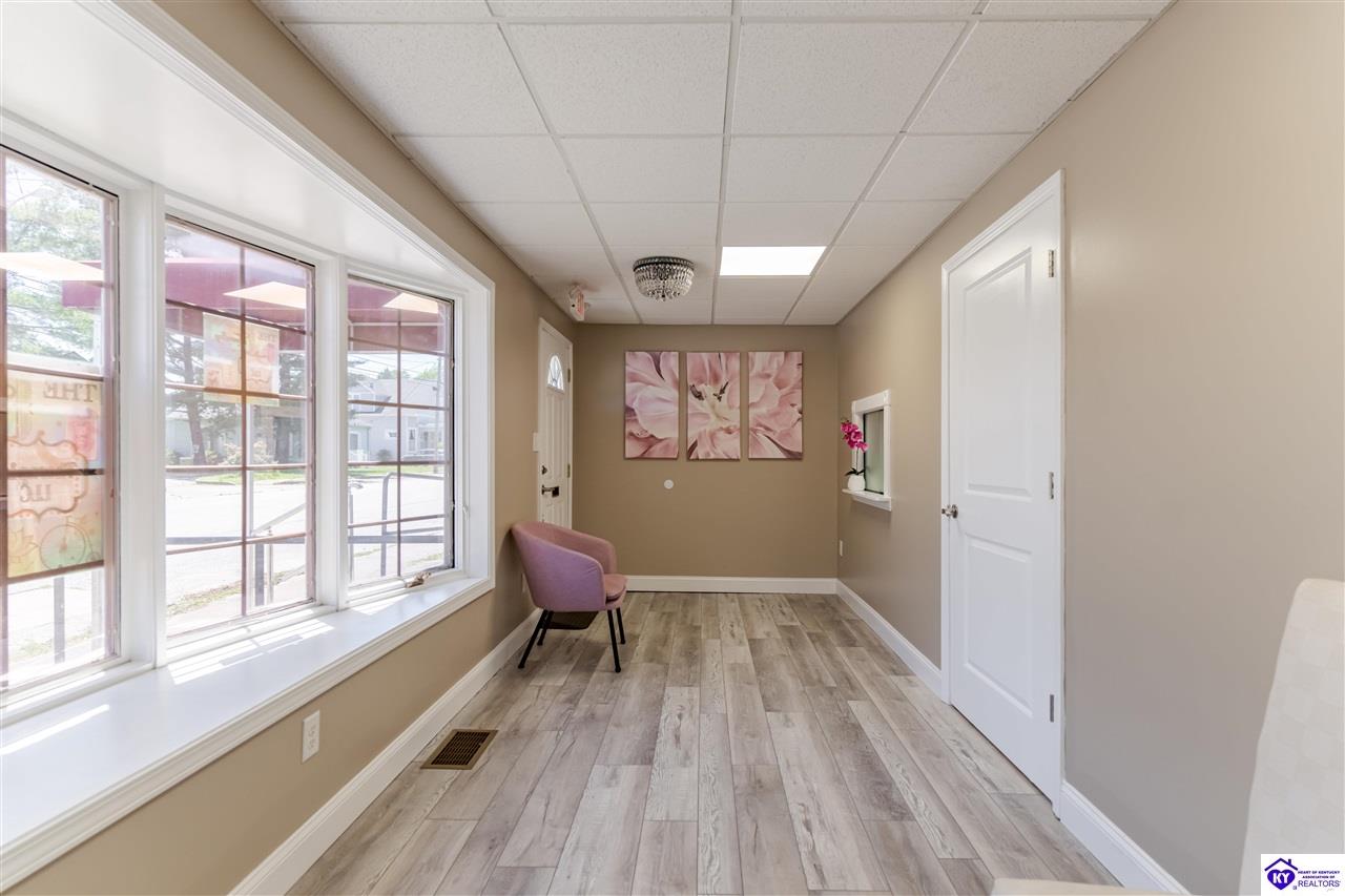 Listing Picture 123 W Water Street Hodgenville, KY 42748 MLS HK24004501