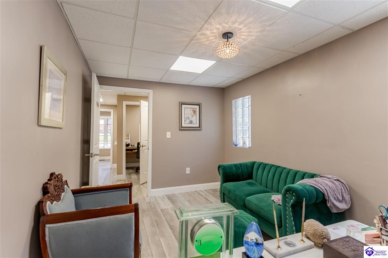 Listing Picture 123 W Water Street Hodgenville, KY 42748 MLS HK24004501