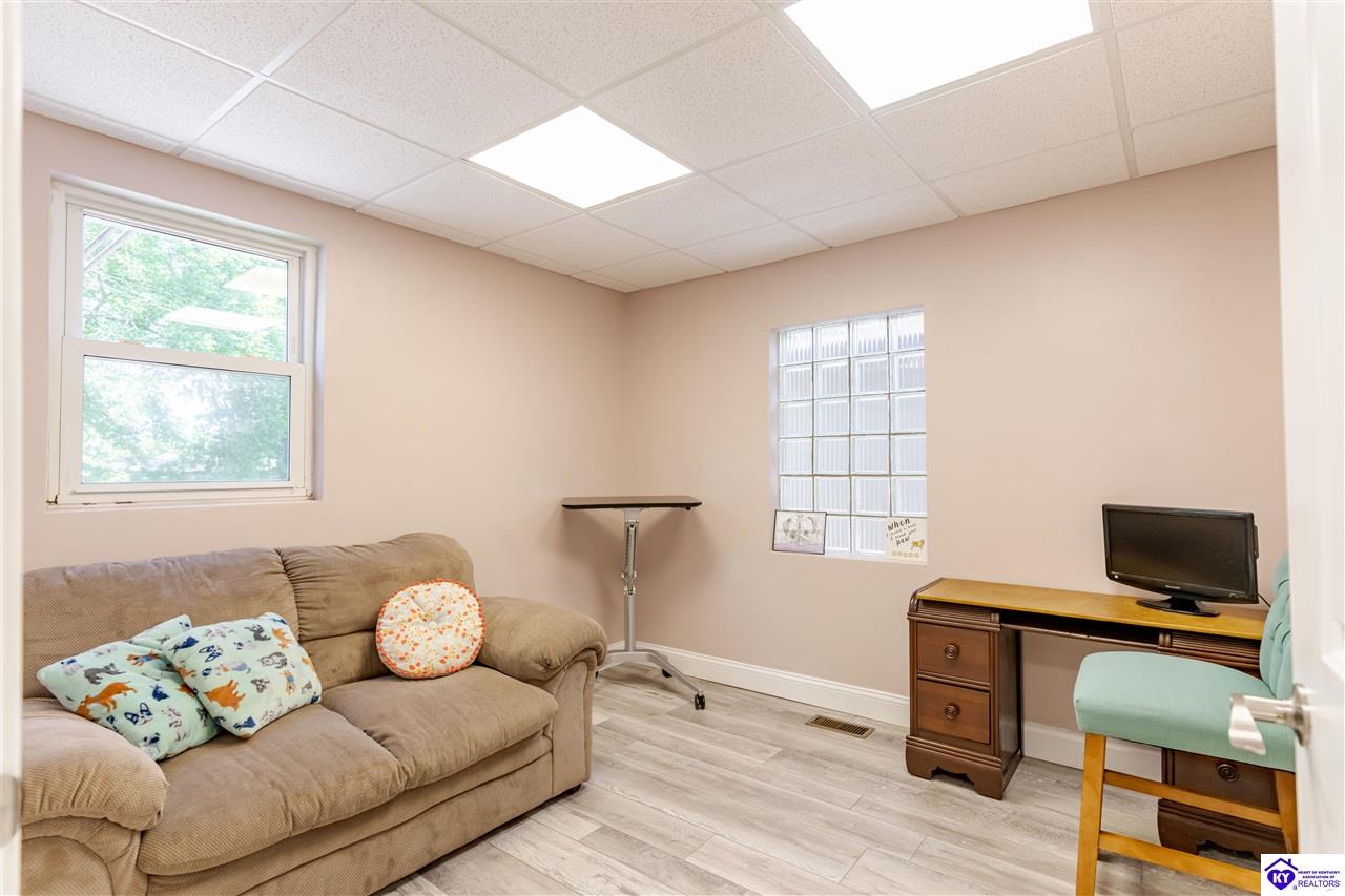 Listing Picture 123 W Water Street Hodgenville, KY 42748 MLS HK24004501