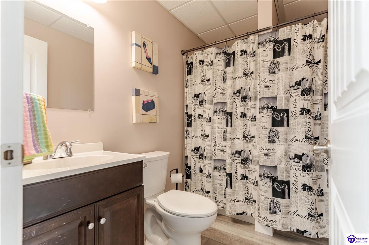 Listing Picture 123 W Water Street Hodgenville, KY 42748 MLS HK24004501