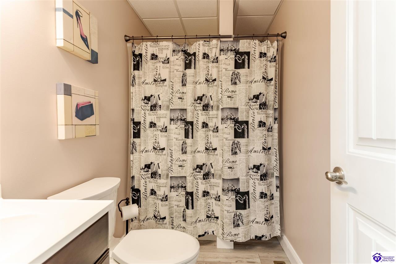 Listing Picture 123 W Water Street Hodgenville, KY 42748 MLS HK24004501