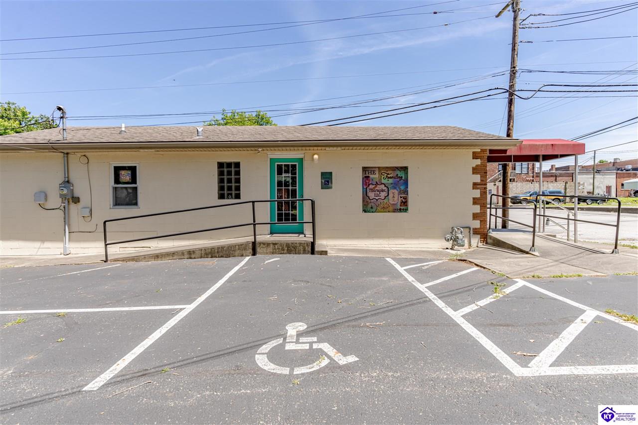 Listing Picture 123 W Water Street Hodgenville, KY 42748 MLS HK24004501