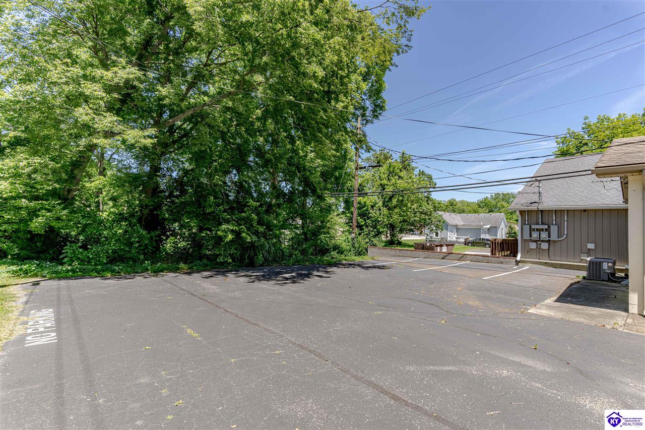 Listing Picture 123 W Water Street Hodgenville, KY 42748 MLS HK24004501