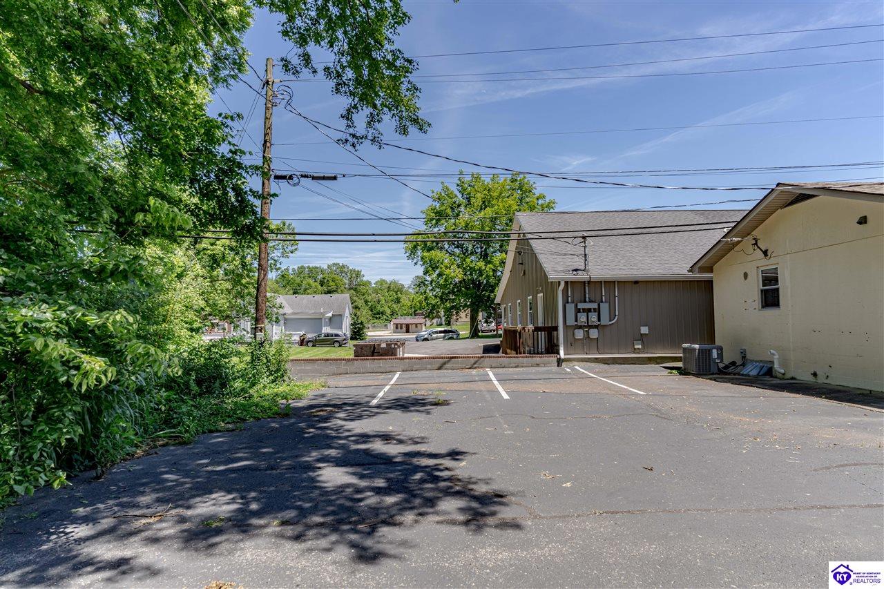 Listing Picture 123 W Water Street Hodgenville, KY 42748 MLS HK24004501