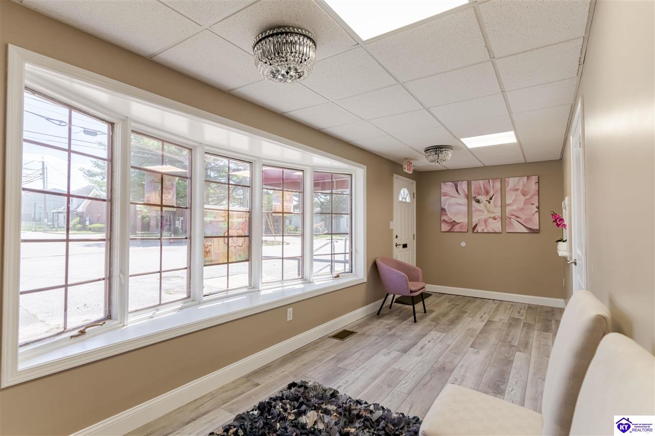 Listing Picture 123 W Water Street Hodgenville, KY 42748 MLS HK24004501